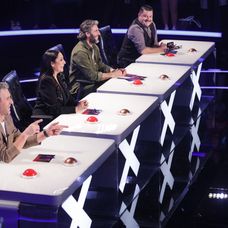 Juriul Românii au talent13