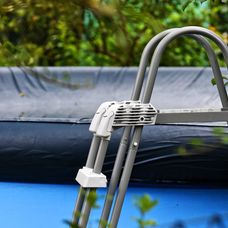 pool-4383113_1280