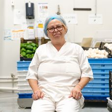  Șef sub acoperire, 21 noiembrie 2024. Dragoș Popa merge la fabrica de producție Domino's Pizza, unde o cunoaște pe Claudia Leca. Pâna ca ziua de muncă să se încheie, acesta sesizează o problem (1)