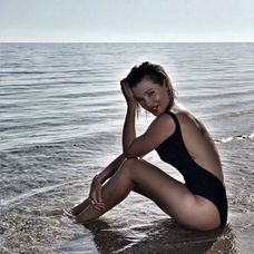 Gina Pistol in costum de baie