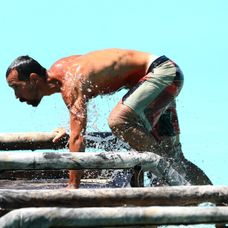 thumbnail_Vasile Petrovschi la Survivor Romania