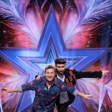 thumbnail_Pavel Bartos si Smiley - Romanii au talent