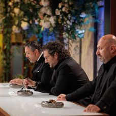 Finala MasterChef România, 16 decembrie 2025. Se dă startul primei degustări. Deși preparatele arată bine, finaliștii nu au făcut cele mai inspirate combinații „Fix ce îmi era frică aia s-a întâm (3)
