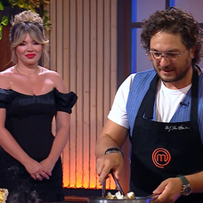 Chef Florin Dumitrescu face o demonstrație incendiară, în platoul MasterChef. Gătește, la foc deschis, o rețetă simplă, dar spectaculoasă wagyu și cunopidă arsă „Mi s-a părut ceva inedit” (8)