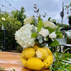 Iubirea se aseamănă uneori cu un cocktail bine făcut- echilibrată, surprinzătoare și plină de viață.  În mijlocul acestei povești - @roxana.ghiorghian și @valentinluca, cel care știe mai bine ca oricine c (1)