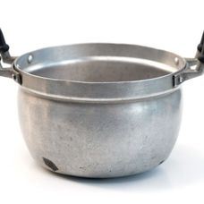 O oală veche poate să-ți înveselească grădina și casa! Vezi ce poți face cu acest obiect banal