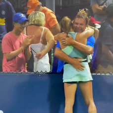 Sara Bejlek este îmbrățișată indecent de tatăl ei, după o victorie la US Open 2022