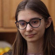 Povestea familiei Răceală din Bragadiru. Mama își crește singură fiica, deoarece tatăl nu a vrut să o recunoască „Nu s-a prezentat la opt înfățișări” (7)