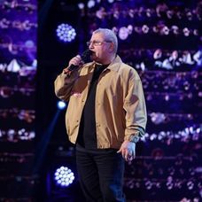 Valeriu Adam la Romanii au talent a cantat „O fată ca ea” de la Direcția 5