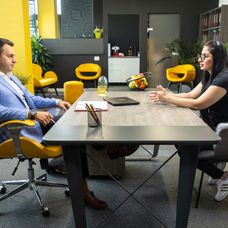 Șef sub acoperire, 21 noiembrie 2024. Flori, mama care încearcă să îi ofere copilului cu autism o viață normală, primește o mână de ajutor din partea lui Alin Hustiu. Tată a doi copii (3)