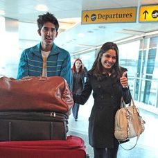 Dev Patel si Freida Pinto