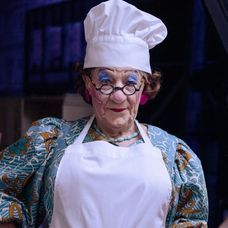 No pantomime is complete without a “Baking Scene”. Our @MotherGooseShow is no exception.https---
