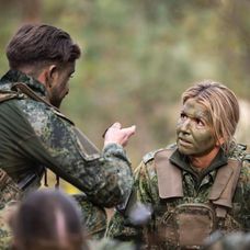 28-10-2025Koningin Máxima bezoekt een militair oefenterrein van het opleidings- en trainingscent (3)