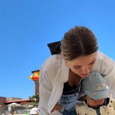 emili in vacanta cu picii