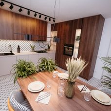 După o noapte albă, arhitecții termină casa începută de Titica. Reacția familiei Răceală, atunci când vede fațada locuinței „Nu mi-am imaginat așa ce (8)