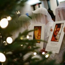 Un priveghi a fost organizat în memoria celor 26 de persoane care și-au pierdut viețile la școala din Sandy Hook