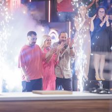 Finala MasterChef, 11 decembrie 2024. Finaliștii intră în bucătăria MasterChef, pregătiți să lupte pentru marele trofeu. Cei trei concurenți sunt copleșiți d (6)