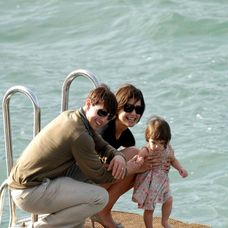 are-15-ani-si-nu-si-a-mai-vazut-tatal-de-cand-avea-8-suri-cruise-este-tinuta-departe-de-grandoarea-hollywood_1