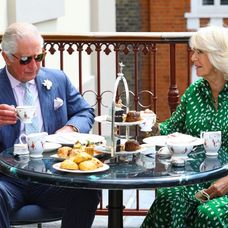 Regele Charles al III-lea ia masa în compania soției sale, Camilla, Regină consoartă