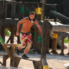 thumbnail_Vasile Petrovschi la Survivor Romania