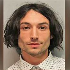 Ezra Miller în fotografie emisă de poliția din Hawaii