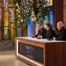 Finala MasterChef România, 16 decembrie 2025. Începe ultima degustare a sezonului. Cosmina Boboc, Florentin Drăgoiu și Ștefan Măchiță, ultima șansă de a-i impresiona pe cei trei chefi „Nu am înțe (4)