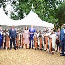iohannis in africa eleve