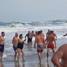 scandal intre salvamari si turisti la mare 