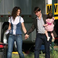 are-15-ani-si-nu-si-a-mai-vazut-tatal-de-cand-avea-8-suri-cruise-este-tinuta-departe-de-grandoarea-hollywood