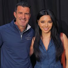 Ce zi emoționantă! Ieri dimineață l-am întâlnit pe Luis Figo la Madrid. I-a transmis un mesaj pr
