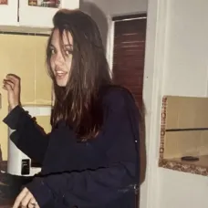 Before acting ever seemed real to her..young Angelina Jolie was fascinated with death, funerals (2)
