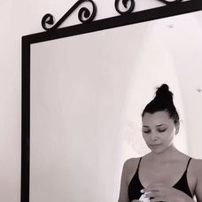 Corina Caragea în costum de baie, Sardinia, august 2023