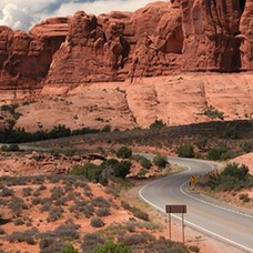 14. Red Rock Scenic Road - Statele Unite

The Red Rock Scenic Road parcurge Sedona Red Rock Country, tinut numit adesea 