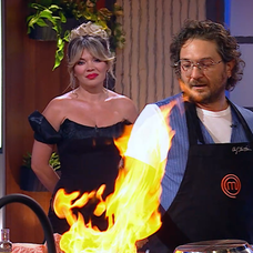 Chef Florin Dumitrescu face o demonstrație incendiară, în platoul MasterChef. Gătește, la foc deschis, o rețetă simplă, dar spectaculoasă wagyu și cunopidă arsă „Mi s-a părut ceva inedit” (9)