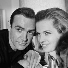 Sean Connery și Honor Blackman. FOTO: Getty Images