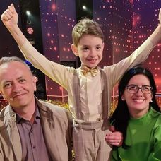 Rareș Prisacariu și părinții lui pe scena de la Românii au talent, sezonul 13