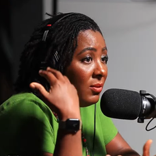 Uju Anya vorbește amplu despre regimul de teroare al Reginei Elisabeta a II-a, care a susținut Guvernul nigerian în timpul războiului civil din anii 60 din această țară