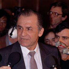 Ion Iliescu oferă un interviu presei române