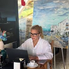 Azi este ziua superbei mele sotii. ❤️🤗O femeie frumoasa cu totul, care mereu ofera iubire mai m (4)