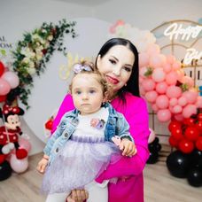 Angela Rusu si fiica ei cea mica 