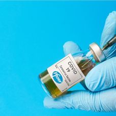 Cei care primesc ambele doze de vaccin anti-Covid pot renunța la măști în spații închise