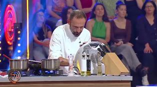 Finala MasterChef România, 16 decembrie 2025. Proba felului principal le-a dat mari bătăi de cap concurenților. Preparatul lui Florentin Drăgoiu le-a atras încă din prima clipă atenția chefilor, dar nu așa cum a sperat: „A pornit-o greșit”