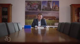 Primarul care investește în viitorul copiilor. Nicolae Lazăr a ridicat școala inteligentă din Hoghilag, o bijuterie arhitecturală amplasată lângă biserică, refăcută cu respectarea strictă a normelor de patrimoniu, dotată cu table inteligente de generație 