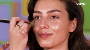 Beauty Buzz – Sezonul 3 - Episodul 5: Machiaj strălucitor cu efect de lifting, perfect adaptat pentru miresele moderne