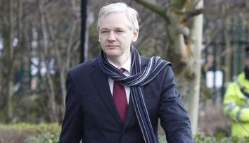 Julian Assange, Nelson Mandela si Dalai Lama, medaliati cu aur!