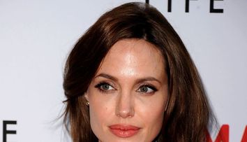 Veste tragica pentru Angelina Jolie. Una dintre cele mai importante persoane din viata ei a murit