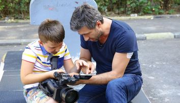 Miercuri, la Visuri la cheie, aflăm povestea lui Alexandru, un băiețel care suferă de autism și ADHD
