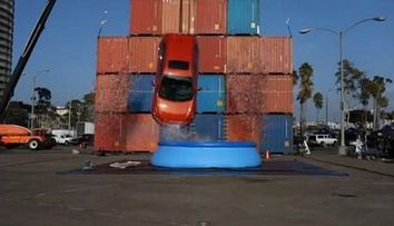 ASA se face bungee jumping cu o masina!<span style=