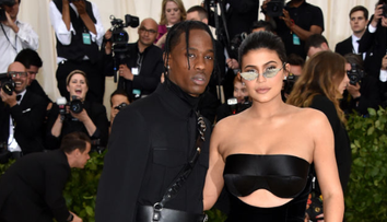 Kylie Jenner și Travis Scott, criticați dur după ce au postat o fotografie pe Instagram. Care a fost motivul