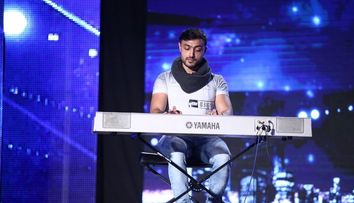 Emotie, pasiune si doua maini de aur! N-ai nevoie de mai mult de 3 secunde pentru a realiza cat de talentat este